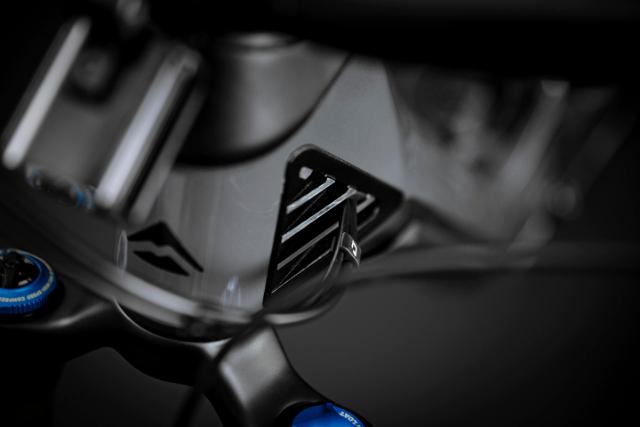 E-ONE SIXTY 700 MATT TITAN/BLACK S 41.5CM